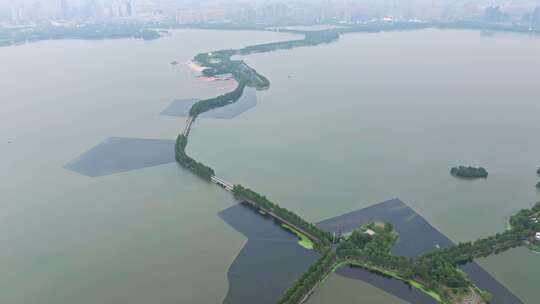 航拍湖北武汉东湖风景区绿道、湖泊、居住区