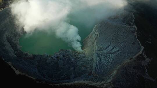 火山口冒烟