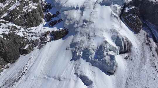 航拍川西横断山脉勒多曼因雪山冰川风光视频素材模板下载