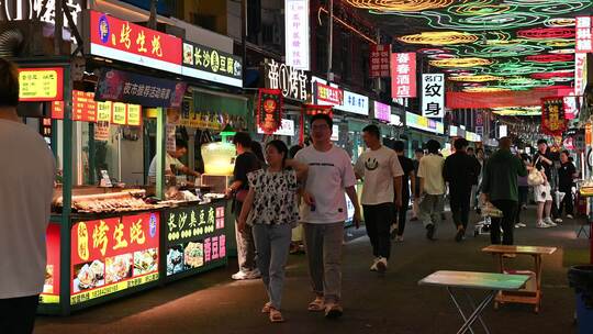 成都市郫都区犀浦夜市人头攒动视频素材模板下载