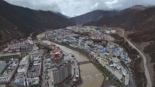 西藏昌都左贡县城城市天际线航拍建筑风光