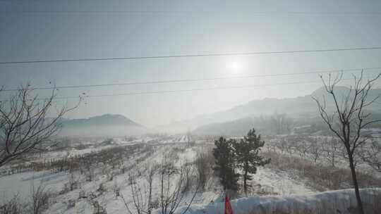 威海冬天雪景行驶的高铁火车上空镜火车窗外