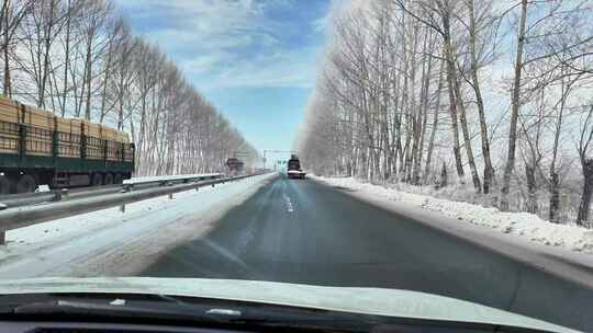 冬季北方的高速公路