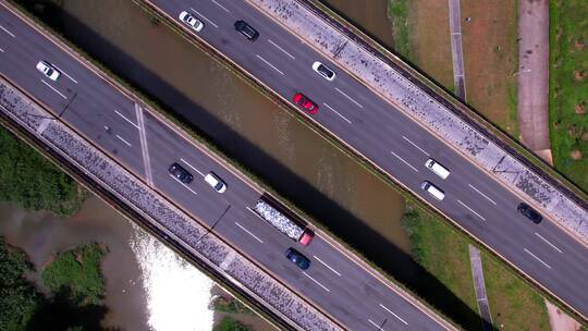 深圳坪山跨河大桥公路交通车流航拍旋转镜头