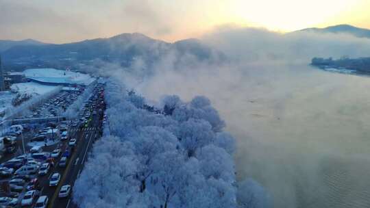 航拍吉林松花江万缕银丝雾凇风光