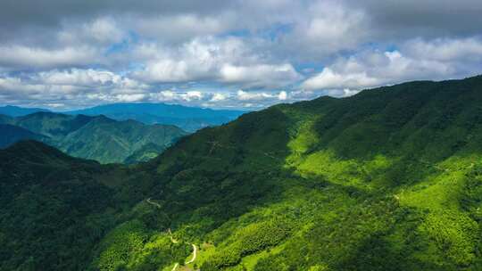 白云 蓝天 山 绿