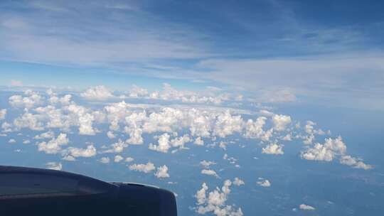 飞机高空视角的蓝天白云视频素材模板下载