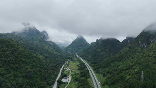 广西公路山中公路群山风景