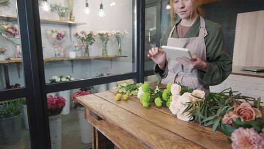 花店插花的店员视频素材模板下载