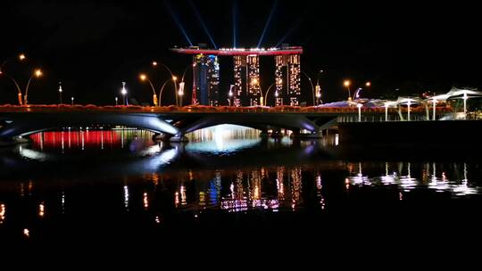 夜晚海上灯光建筑