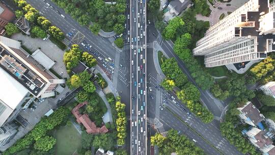 俯拍城市高架交通