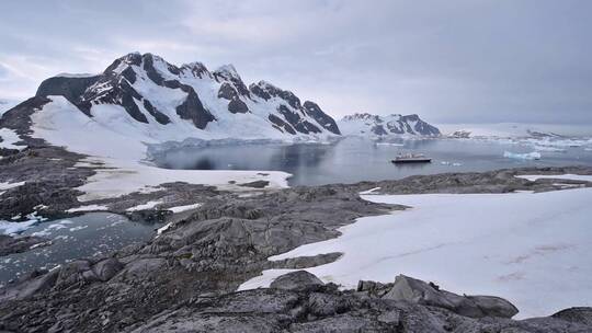 游客参观南极洲美景实拍视频视频素材模板下载