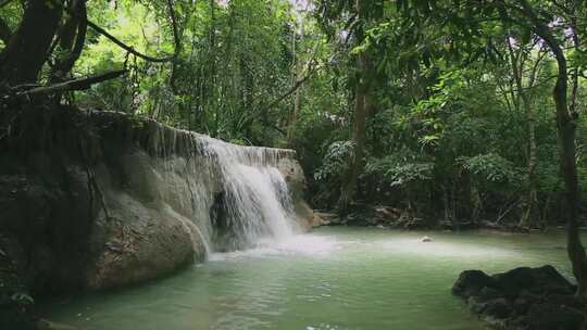 夏季旅行雨季泰国热带森林瀑布风景