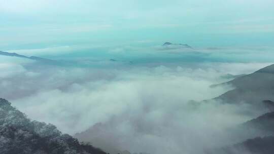 清晨云海日出云层山顶山林山峰云雾缭绕风景