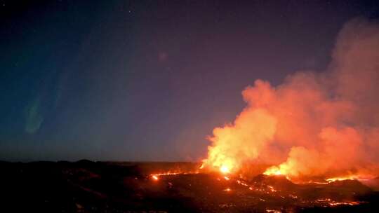 山上起火了