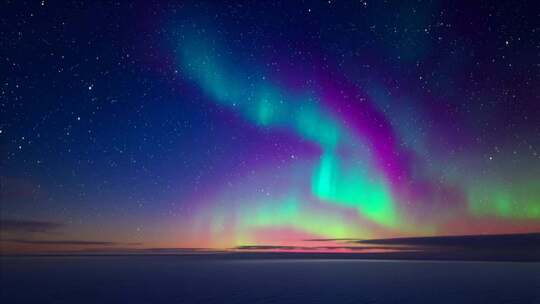 绚丽多彩的极光星空夜景