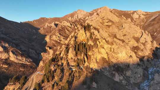 青海互助天门寺山峰树木光影航拍视频