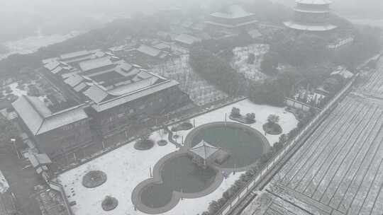 2024年第一场雪雪中的千年古寺金粟寺