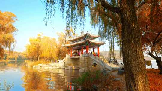 北京颐和园秋天的豳风桥视频素材模板下载