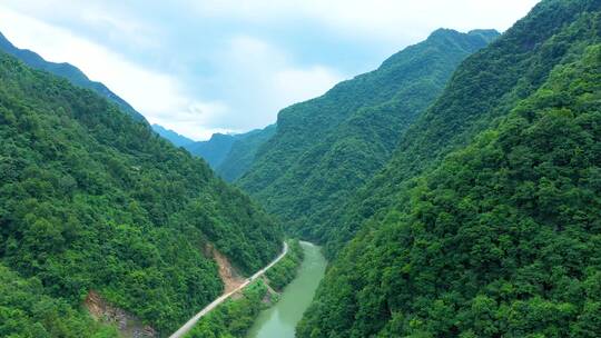 4K航拍峡谷漂流