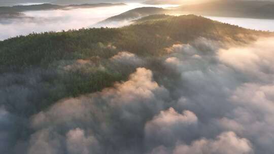 航拍黎明山川阳光云雾