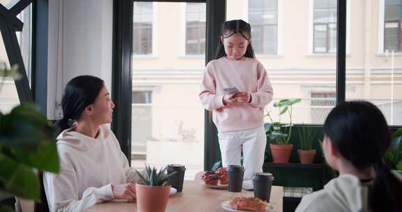 美食女人拍照女孩