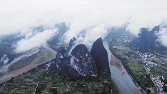 桂林山水烟雨漓江兴坪古镇航拍风光4K