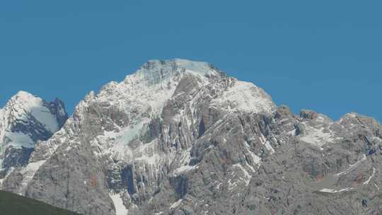 高原蓝天白云雪山