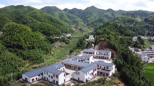 航拍湖南常宁塔山乡村易地扶贫安置房视频素材模板下载