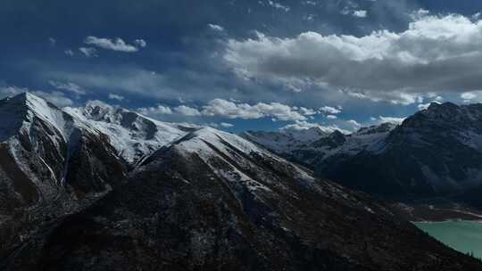 四川甘孜德格县雪山航拍雀儿山脉航拍