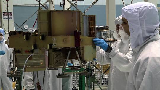 建造韦伯望远镜的工程师团队视频素材模板下载