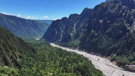 航拍四川甘孜磨西镇燕子沟高山河谷风光