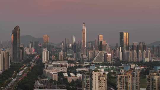 城市高楼林立的全景鸟瞰景象