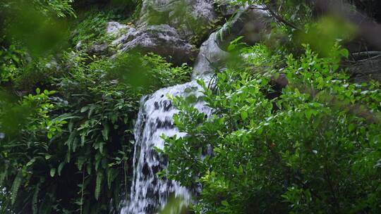 假山瀑布水流