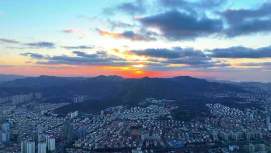 航拍威海市环翠区里口山城市上空晚霞延时