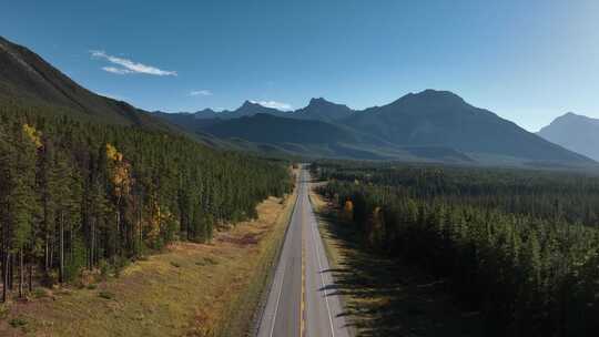 山峰雪山公路自然风景人生道路前进方向