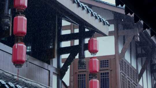 古建筑红灯笼屋檐下雨意境空镜