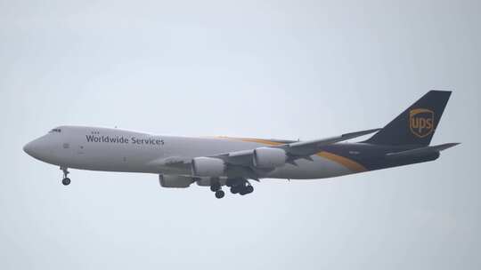 4K稳定：UPS波音747降落深圳机场