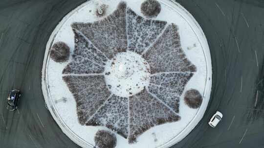 雪后环形转盘空中俯瞰景象
