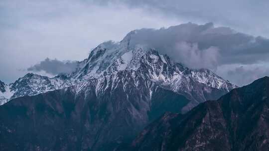 云南梅里雪山卡瓦格博峰自然风光延时