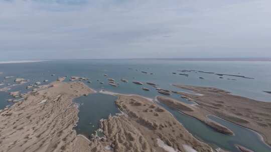 航拍青海乌素特水上雅丹风景