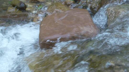 水中滚动的石头升格