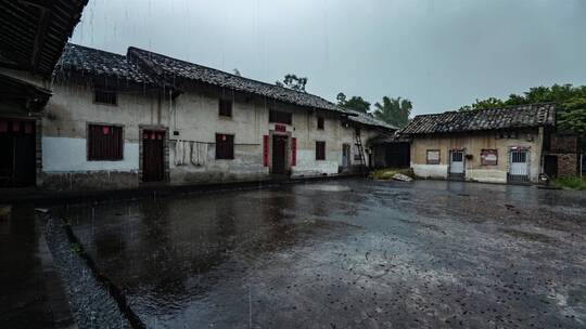 农村老家农家小院下雨水沟水花视频素材模板下载