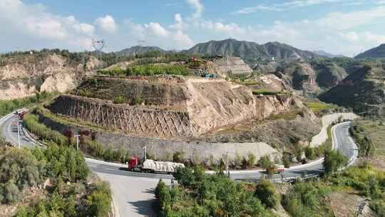 三岔路后盘山公路汽车行驶