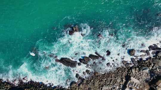 海南海岸线海浪拍打礁石航拍旅拍素材