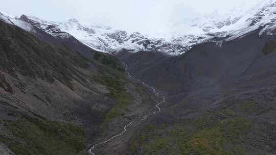 航拍四川川西高原雪山河谷牧场风光