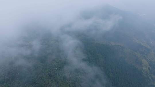 云端高空山脉风景