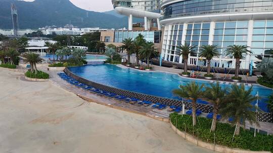 度假酒店泳池环绕