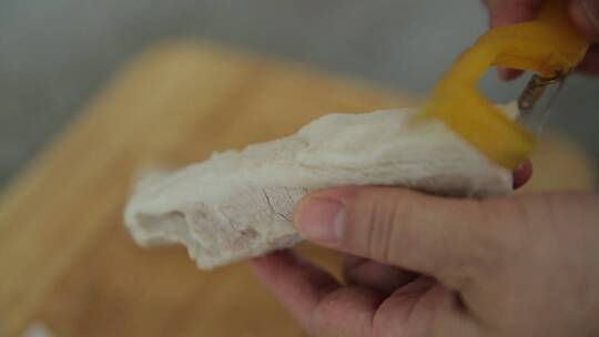 削皮刀制作晾衣白肉切肉片