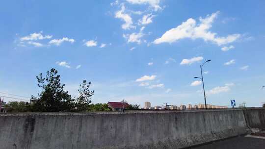 城市马路蓝天白云风景视频素材